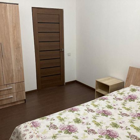 46,2 Karmysova Street Serviced Apartments アルマトイ エクステリア 写真